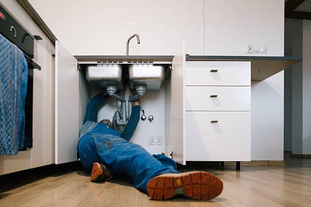 Professional Emergency Plumber technician working in Graff, MO